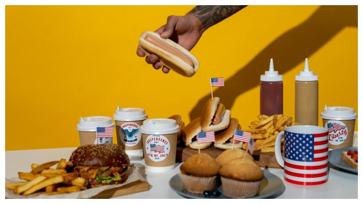 HARI KEMERDEKAAN AS - Hot dog dalam perayaan Hari Kemerdekaan AS. Inilah 10 fakta tentang Hari Kemerdekaan Amerika Serikat yang dirayakan setiap tanggal 4 Juli.