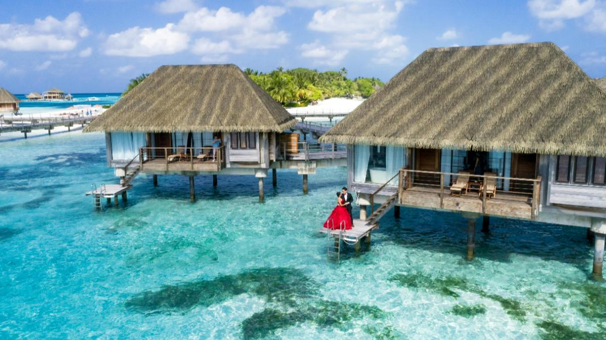 TINGKAT PERCERAIAN TINGGI - Ilustrasi pasangan berbulan madu di Maladewa, diunduh dari Pexels pada 2 Juni 2025. Meski terkenal romantis, Maladewa justru menjadi salah satu negara dengan tingkat perceraian tertinggi di dunia.