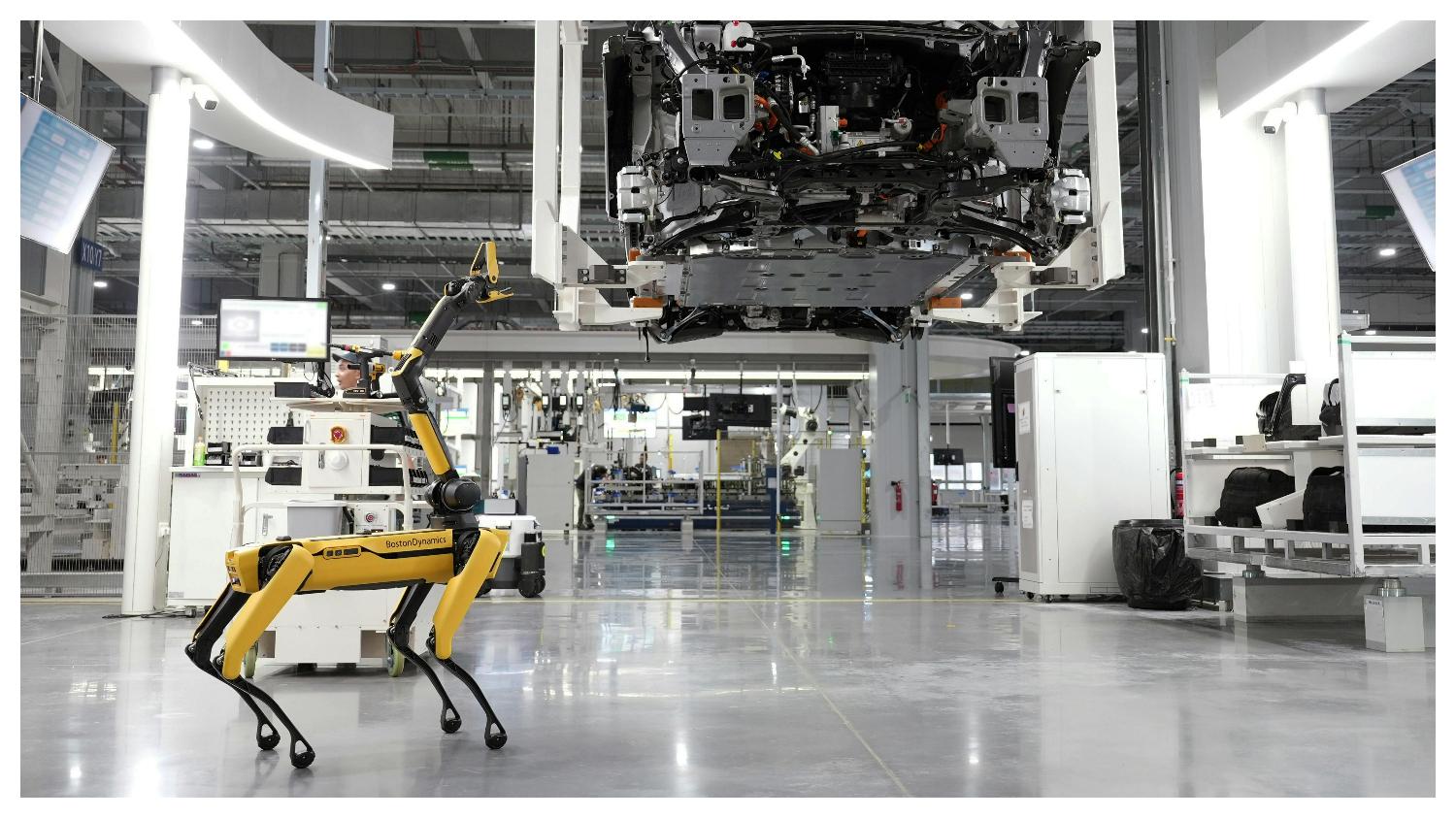 AI GANTIKAN MANUSIA - Ilustrasi robot AI Boston Dynamics di sebuah pabrik mobil di Korea Selatan, diunduh dari Pexels pada 2 Juni 2025. 10 profesi ini terancam karena kehadiran AI.