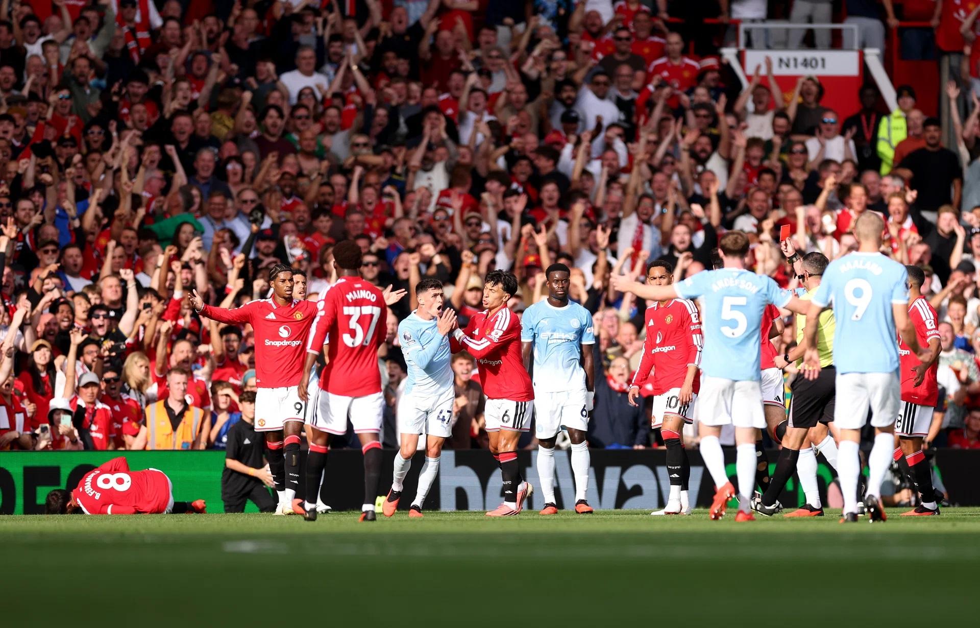 MU Nyaris Zona Merah, Liverpool Sumringah