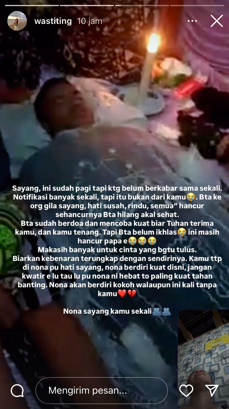 Manja Mooy hanya bisa menghadiri pemakaman Pratu Andi lewat video call (Instagram @wastiting)