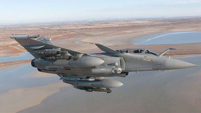 Pesawat tempur Dassault Rafale buatan Perancis.
