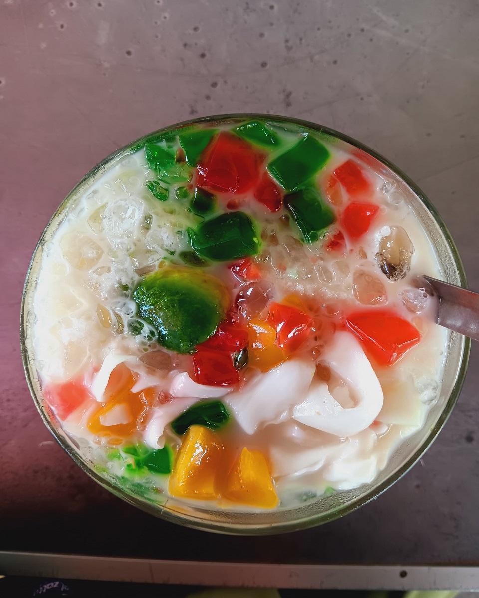Potret minuman di Es Teler Legenda