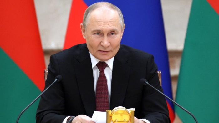 PUTIN BERPIDATO - Foto diambil dari Kantor Presiden Rusia, Selasa (22/4/2025), memperlihatkan Presiden Rusia Vladimir Putin berbicara setelah pertemuan Dewan Negara Tertinggi Negara Persatuan dengan Presiden Belarus Alexander Lukashenko (tidak terlihat di foto) di Minsk pada 6 Desember 2024.