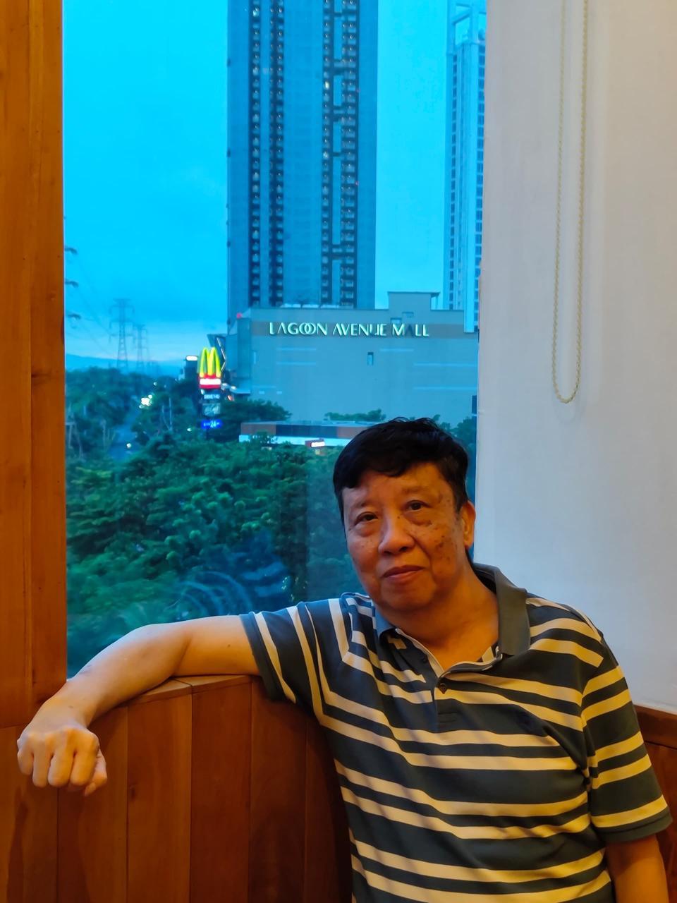 Xavier Quentin Pranata, penulis buku dan kolumnis.