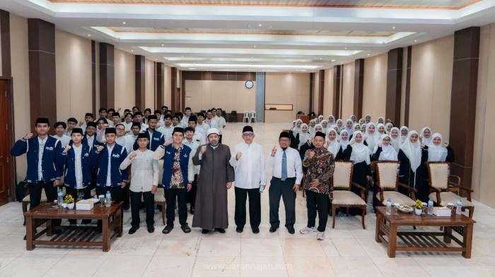 Pelepasan 81 Kader Darunnajah Studi ke Al-Azhar Kairo