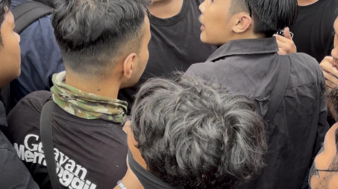 Detik-detik Pria Berkaos Gejayan Memanggil Nyaris Diamuk Massa di Sudirman