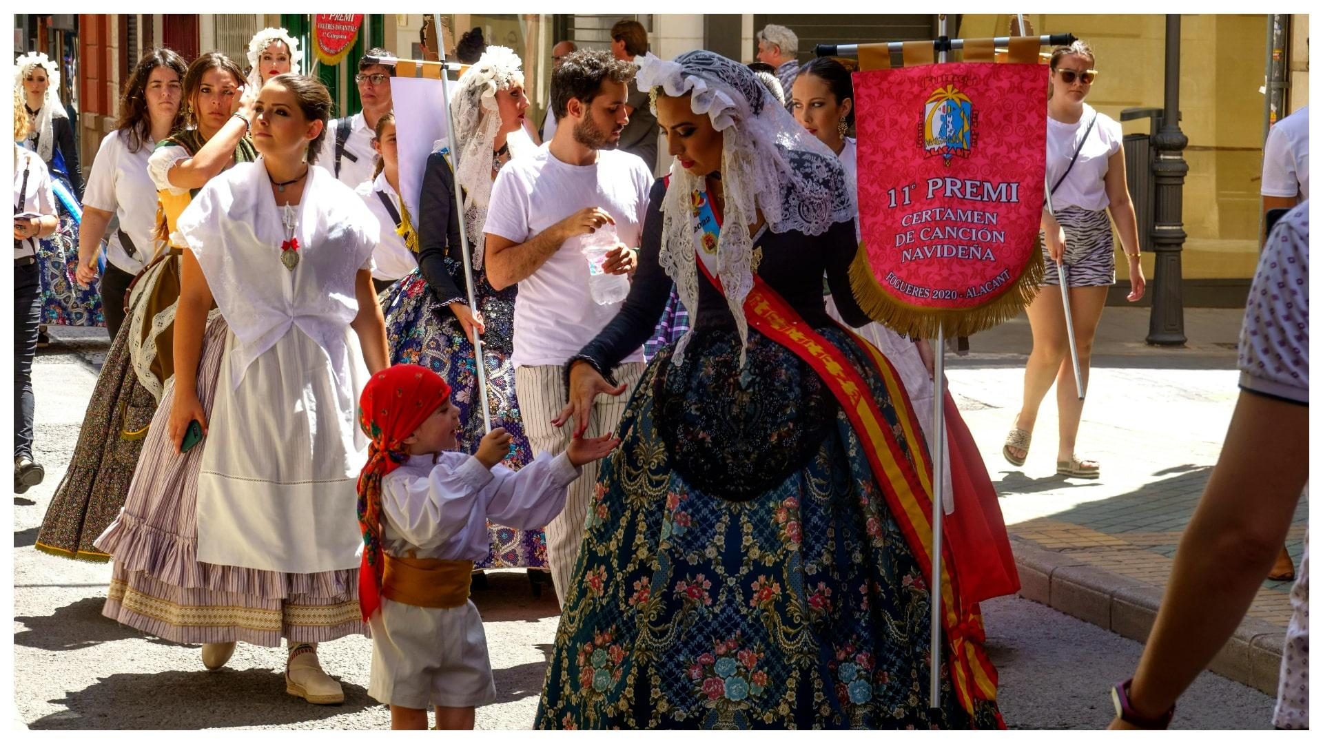 TOP RANK - Foto ilustrasi sebuah festival yang diunduh dari Pexels pada 14 Juli 2025. Inilah 10 negara yang paling menyenangkan di dunia, Spanyol menduduki peringkat pertama berkat tradisinya yang kaya, suasana pesta yang meriah.