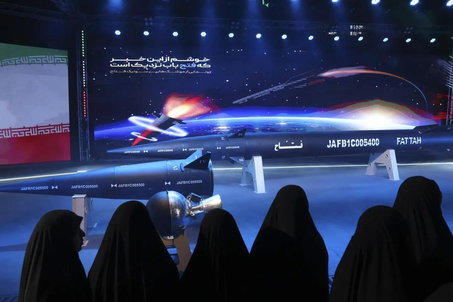 Iran pamer rudal Fattah di Teheran pada 6 Juni 2023