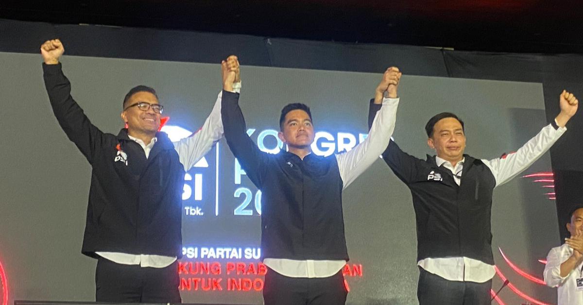 KAESANG MENANG - Kaesang Pangarep menang dalam kontestasi pemilihan Ketua Umum Partai Solidaritas Indonesia (PSI) periode 2025-2030. Adapun dia menang telak dari dua rivalnya yaitu Ronald Aristone Sinaga atau Bro Ron dan Agus Mulyono Herlambang dengan meraih 65,28 persen suara. Pengumuman kemenangan Kaesang diketahui dalam Kongres PSI 2025 yang digelar di Graha Saba Buana, Sumber, Solo, Jawa Tengah, Sabtu (19/7/2025).