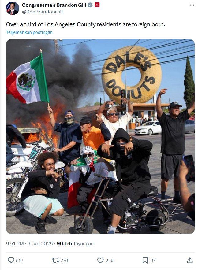 KERUSUHAN DI LA - Tangkap layar postingan X anggota DPR AS Brandon Gill, yang memperlihatkan demonstran mengibarkan bendera Meksiko dalam aksi protes menentang ICE. Ini yang perlu diketahui tentang kerusuhan di Los Angeles, AS dan hubungannya dengan Bendera Meksiko