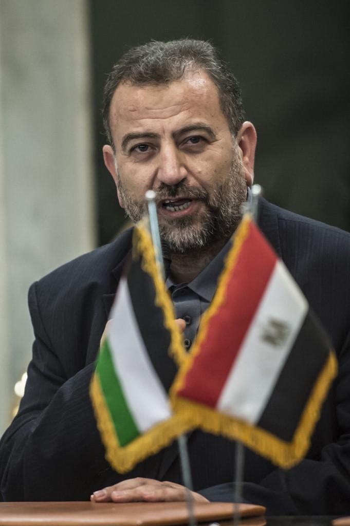 Wakil pemimpin baru Hamas, Salah al-Arouri, digambarkan saat penandatanganan perjanjian rekonsiliasi antara Gerakan Perlawanan Islam (Hamas) dan Fatah di Kairo pada 12 Oktober 2017, ketika kedua gerakan Palestina yang bersaing itu mengakhiri perpecahan mereka yang telah berlangsung selama satu dekade setelah negosiasi diawasi oleh Mesir.