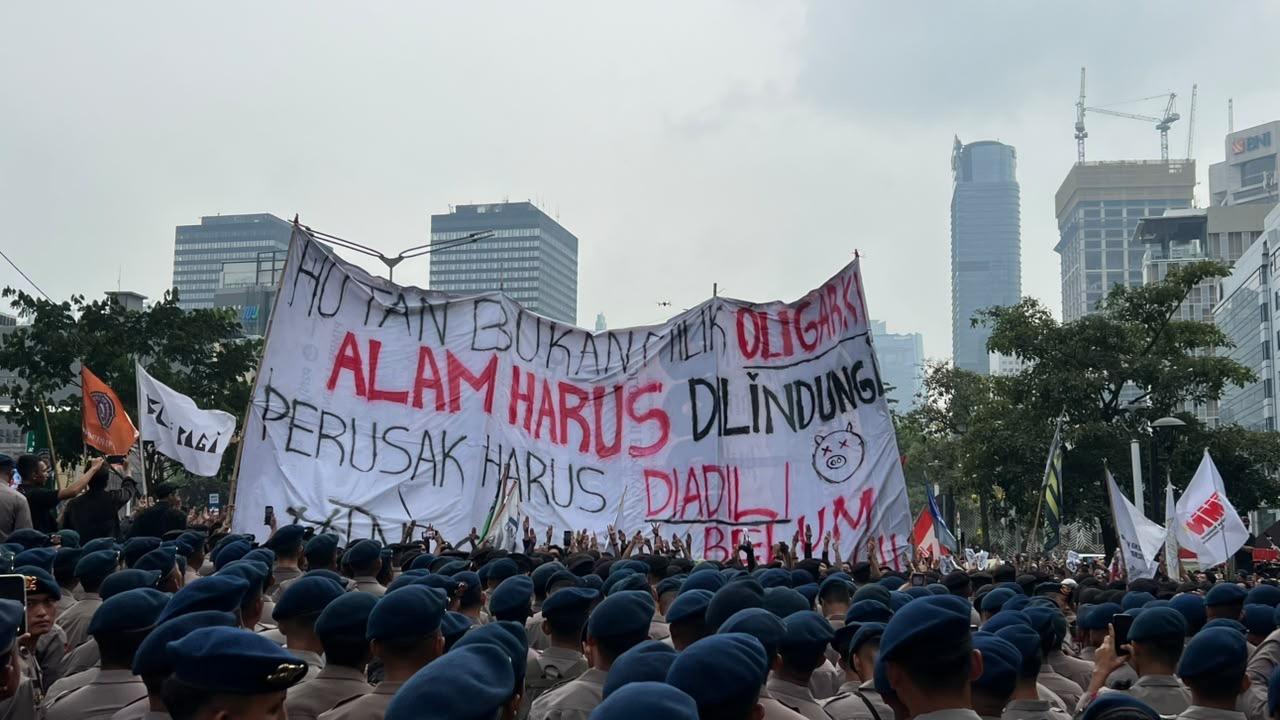 Geger Bundaran HI: Mahasiswa Teriakkan Revolusi Tolak Karhutla