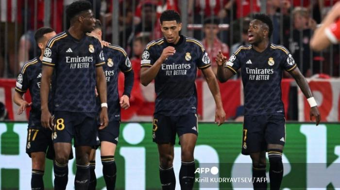 Vinicius Junior (kanan) merayakan gol bersama rekan satu timnya pada pertandingan sepak bola leg pertama semifinal Liga Champions antara FC Bayern Munich dan Real Madrid CF pada 30 April 2024 di Allianz Arena.
