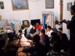 Dedi-Mulyadi-ketika-mengunjungi-keluarga-korban-Vania-di-garut.jpg