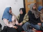 Mela-Puri-Anggani-31-menangisi-anaknya-yang-tewas-di-pesta-Dedi-Mulyadi.jpg