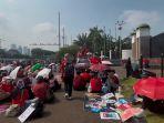 Aksi May Day di Depan Gedung DPR, Orator: Tolak RUU Polri, Sahkan RUU PPRT