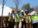 kepala-adat-desa-aewora-anton-dalla-ditektur-teknologi-xl-axiata-yessie-d-yosetya.jpg
