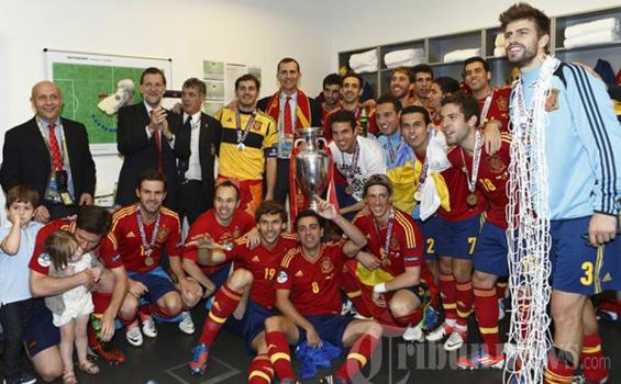 Badai El Clasico: Dari Bernabeu ke Ruang Ganti Timnas Spanyol, Ancaman Perpecahan La Roja Jelang Kualifikasi Krusial Badai El Clasico: Dari Bernabeu ke Ruang Ganti Timnas Spanyol, Ancaman Perpecahan La Roja Jelang Kualifikasi Krusial