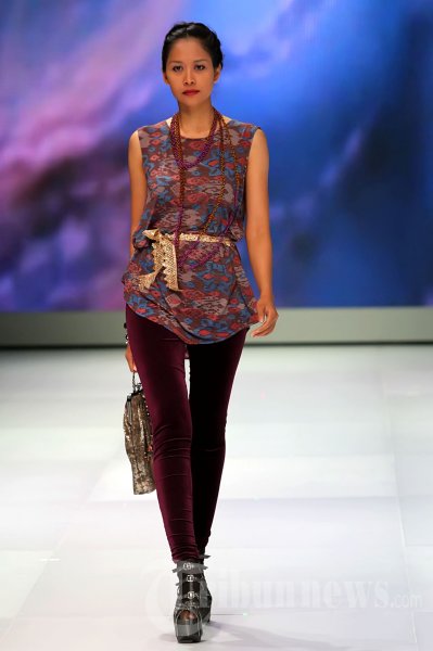 Rancangan Hengki Kawilarang di IFW 2013, Foto 3 #407502 - TribunNews.com