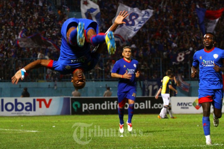Keith Kayamba Gumbs Gelandang Arema Cronous, Foto 6 #813352 ...
