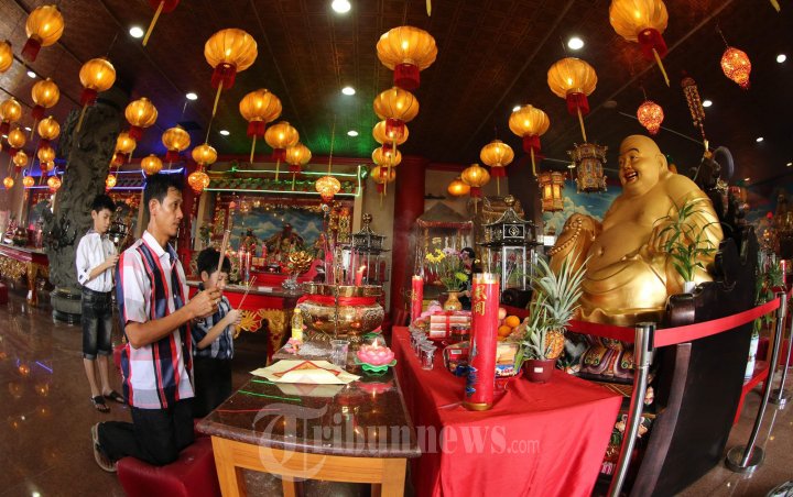 Sembahyang Perayaan Imlek di Klenteng Xiang Ma Makassar, Foto 2 #999822