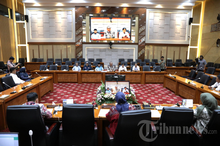 Rdpu RDPU Komisi IX dengan Perwakilan Pekerja Sritex, Foto 3 #2015995 ...
