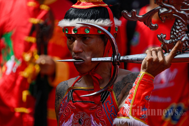 Aksi Ekstrem Tatung di Cap Go Meh Singkawang, Foto 5 #1956289 ...
