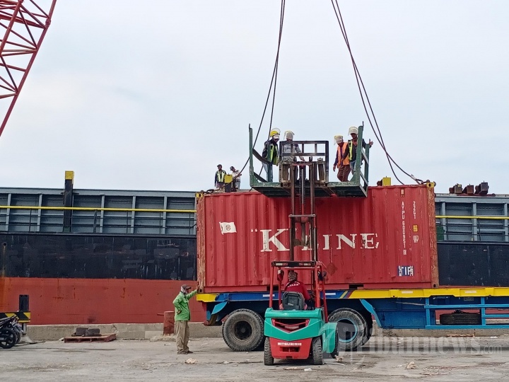 Bongkar Muat Barang di pelabuhan Sunda Kelapa Normal, Foto 3 #1859671