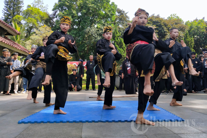 Gelaran Bandung Lautan Pangsi di Pendopo Alun-alun Bandung, Foto 2