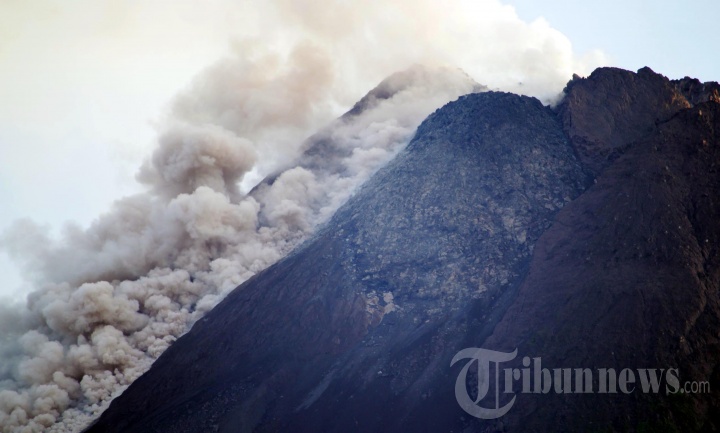 Mount Merapi Image Material Gunung Merapi Muntahkan Material Vulkanik dan Awan Panas, Foto 2 ...
