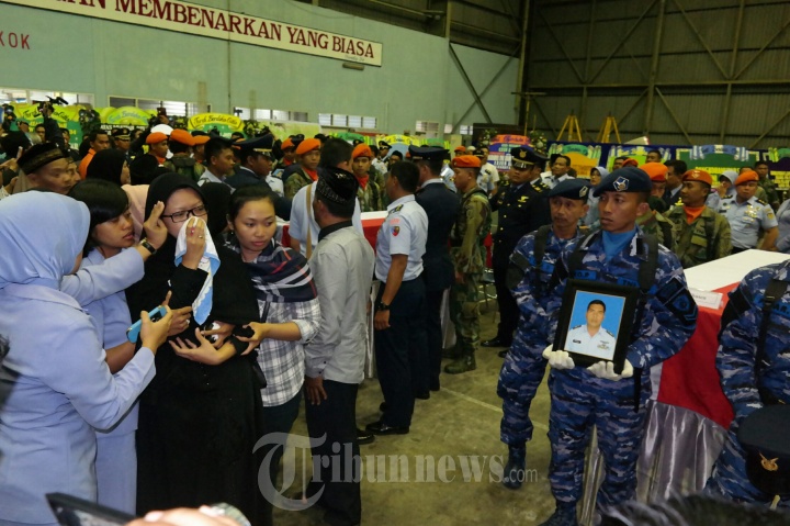 Jenazah Korban Jatuhnya Pesawat Hercules A-1334 di Papua, Foto 14 ...