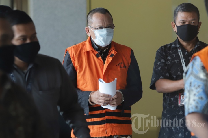 Mantan sekretaris Mahkamah Agung, Nurhadi, menjalani pemeriksaan di gedung KPK atas atas dugaan pencucian uang di lingkungan MA, Selasa (2/6/2025). Ini kedua kalinya dia ditahan KPK karena kasus korupsi. Sebelumnya, dia terbukti menerima gratifikasi miliaran rupiah dari perusahaan swasta dan menerima hukuman enam tahun penjara.