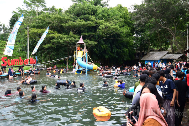 Tiket cuma Rp10 ribu, wisata air Sumber Maron Malang dibanjiri ribuan pengunjung selama libur Nataru