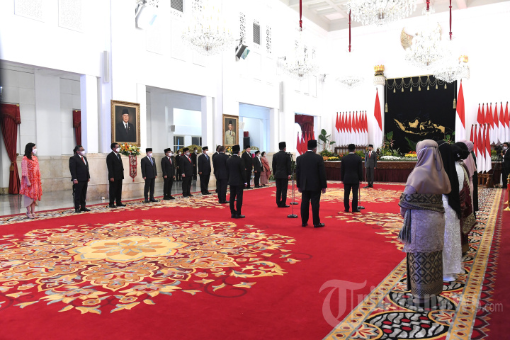 Wakil Menteri Keuangan Juda Agung dalam acara pelantikan di Istana Negara