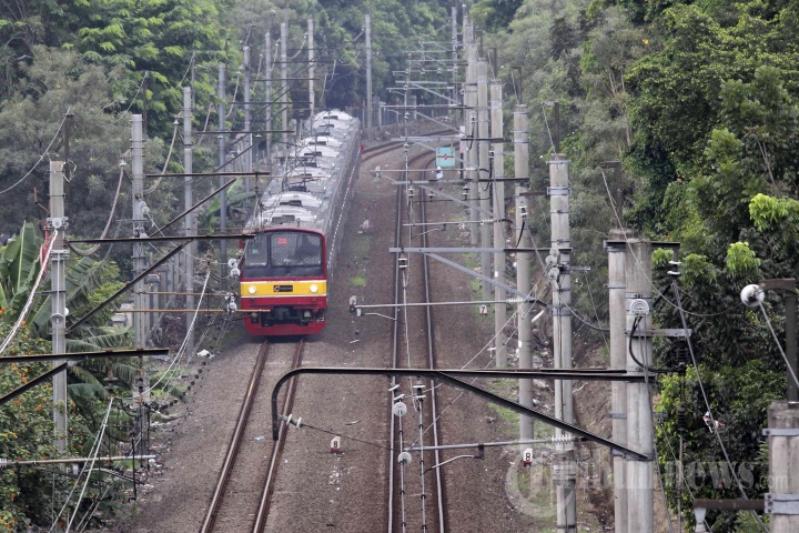 Krl Rangkas Pengoperasian KRL Rangkasbitung Tanah Abang, Foto 1 #1695558 ...
