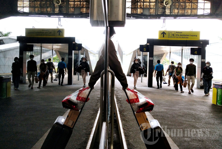 Jelang puncak arus balik Nataru, stasiun kereta api dan terminal bus mulai padat