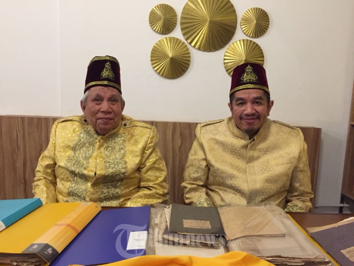 Mess Raja Padang Raja Padang Lawas Tunjukkan Dokumen Surat Asli Kerajaan, Foto 1 ...