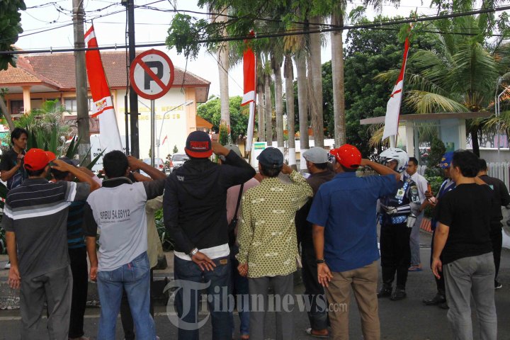 Supir Langgar Rambu Dihukum Hormat Pada Rambu Lalu Lintas, Foto 5 ...