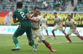 bali-united-tekuk-persebaya-di-kandang_20240424_200047.jpg