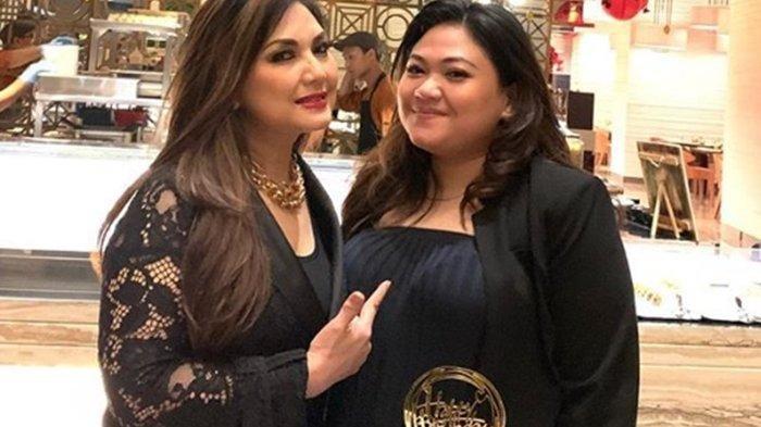 Olivia Nathania dan Nia Daniaty