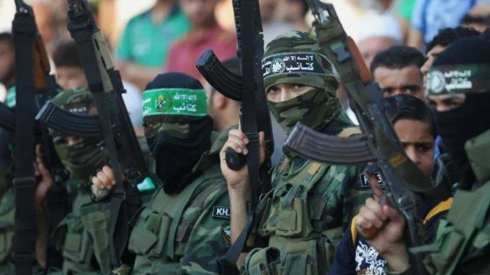 Kelompok militan Palestina, Brigade Qassam Hamas berhasil memukul mundur pasukan darat Israel di dekat Khan Younis, Jalur Gaza pada Minggu (22/10/2023).