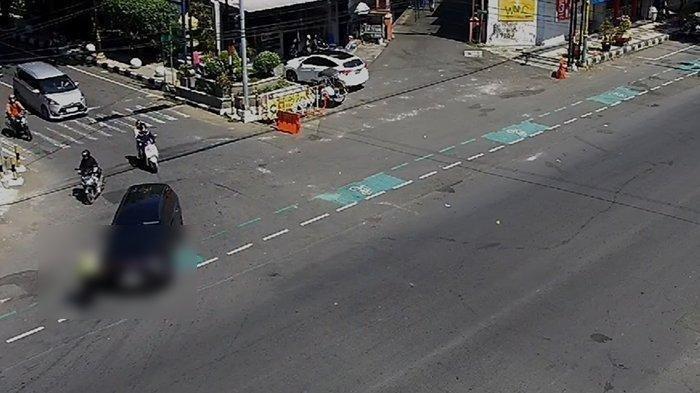 Tangkapan layar CCTV kejadian kecelakaan yang menewaskan Aipda Suharseno, Banit Dikyasa Satlantas Polres Klaten.