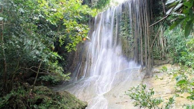 Air Terjun yang terdapat di Goa Selarong, Yogyakarta.
