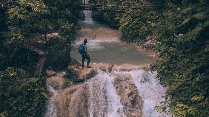 Air yang tampak berwarna putih dan tosca di Kedung Pedut.