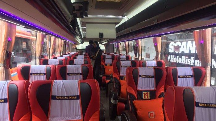 Bagian bangku penumpang Armada Premium PO Rosalia Indah