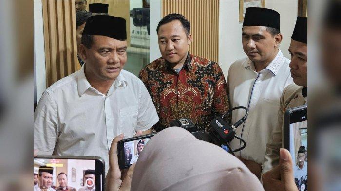 Cagub-Cawagub Jateng Ahmad Luthfi dan Gus Yasin menyambangi kantor PWM Jawa Tengah di Semarang, Selasa (3/9/2024) malam.
