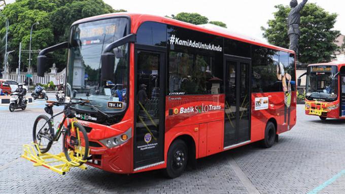 Simak cara membayar tiket BST menggunakan metode QRIS.