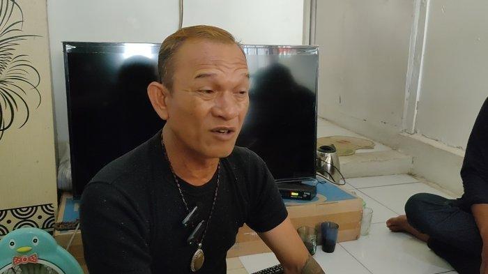 Curhatan Terpidana Kasus Vina Cirebon Bocor, Mantan Napi Sebut Pengacara Tidak Membela Mereka. 
Mantan narapidana di Lapas Kelas I Cirebon, Abi Budi Permadi, mengaku sempat menerimanya curhatan para terpidana kasus Vina Cirebon.