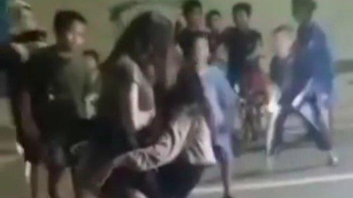 VIDEO VIRAL: Dua waria di Makassar saat pertontonkan aksi tak senonoh saat sahur, insiden ini diduga terjadi di Jalan Onta Baru, Kecamata Mamajang, Kota Makassar, Sulawesi Selatan (Sulsel) pada Rabu (13/3/2024) sekitar pukul 23.00 Wita